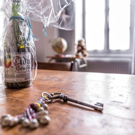 Appartement De Charme Coeur Historique Parking Prive 반느 외부 사진
